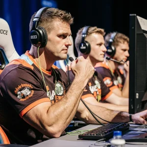 sistemini yenilədi və turnirlər üçün